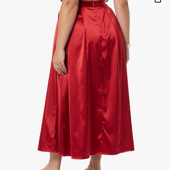 Making the Cut Women's Standard Drapy Hi-lo Maxi Skirt - Picture 2 of 7